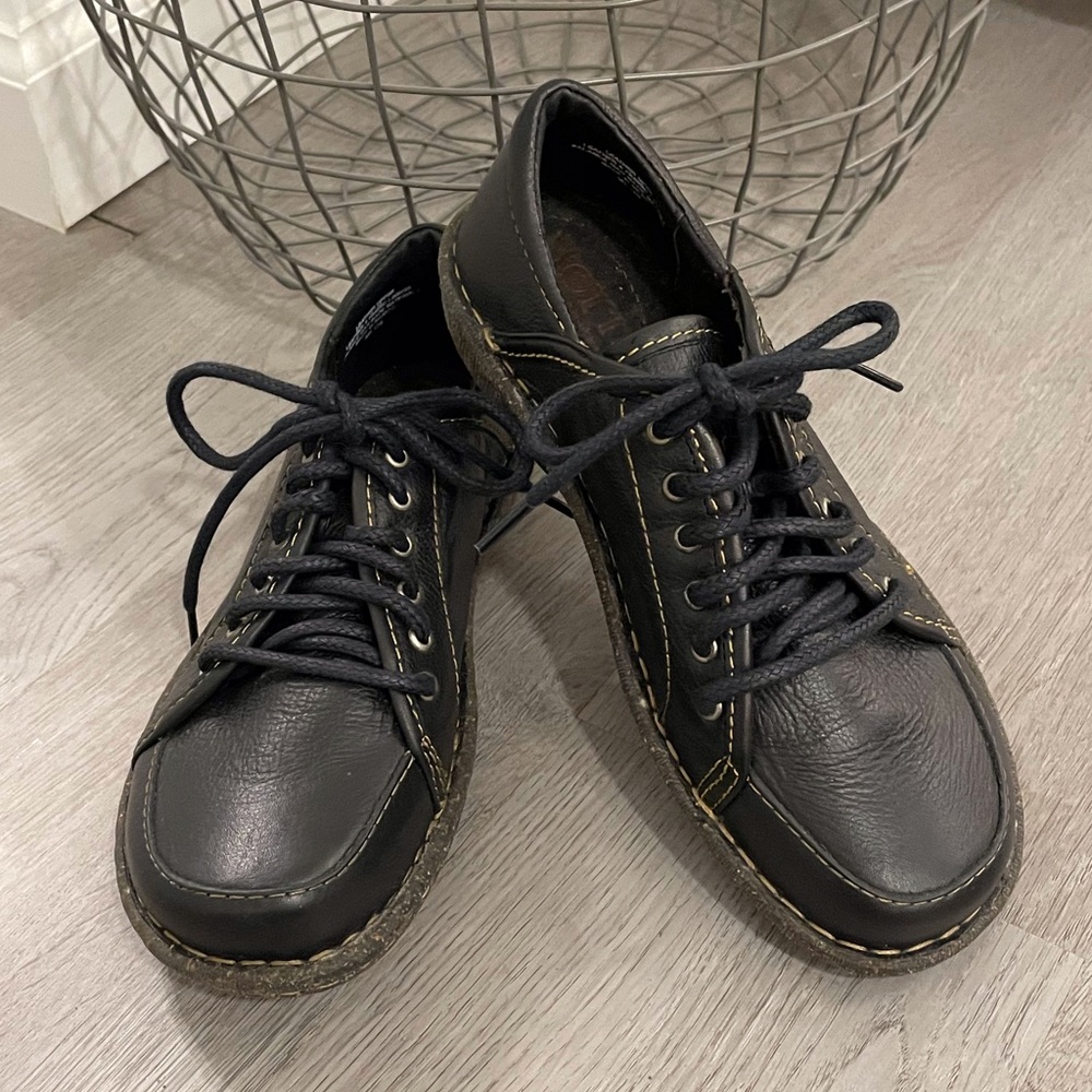 Born boys shoes